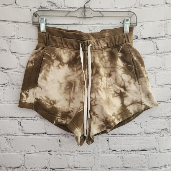 Lululemon Inner Glow Short - Picture 4 of 9